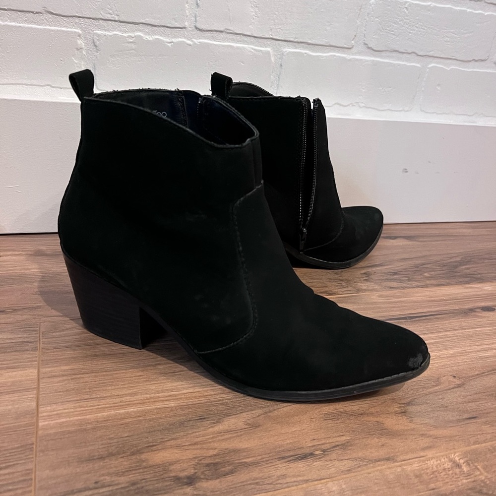 Black cowboy booties